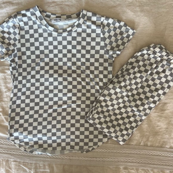 Cozy’s pajama set - Picture 1 of 2